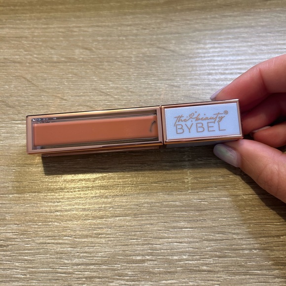 NEW The Beauty Bybel by Carli Bybel Lipgloss in Dani - Picture 1 of 2